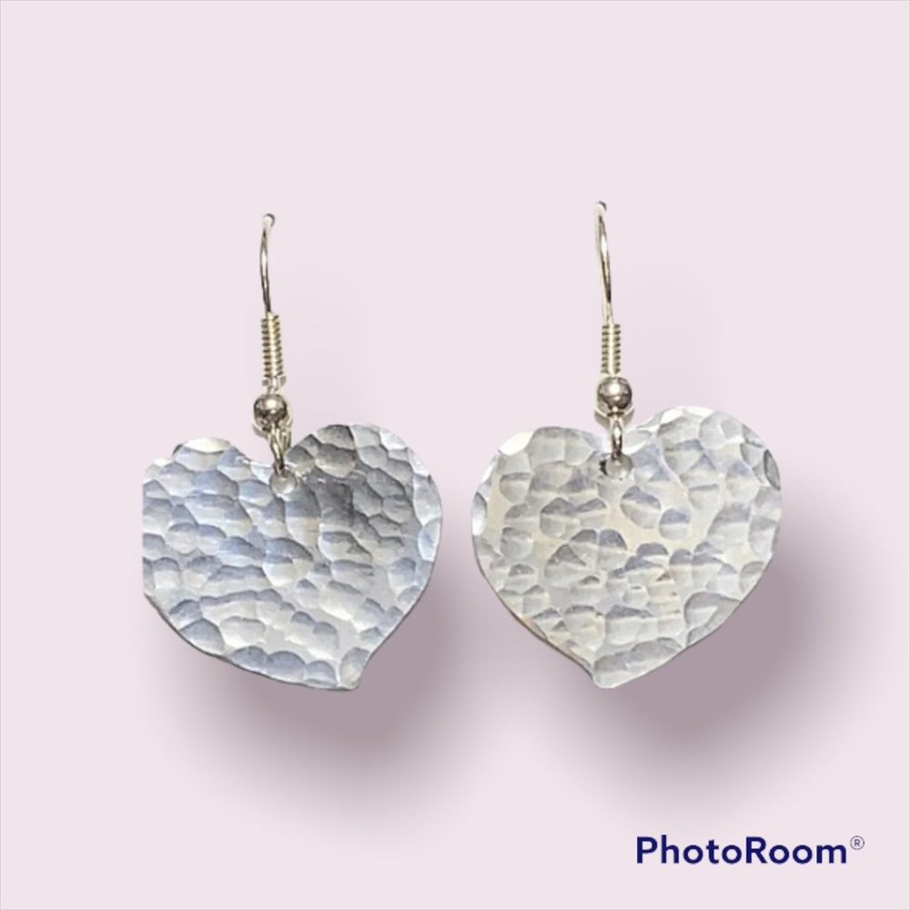 NWT Handcrafted silver toned dangling heart earrings